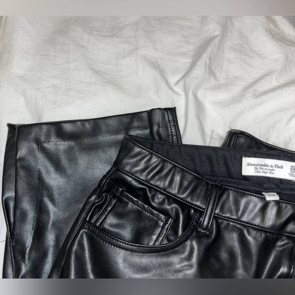 ABERCROMBIE AND FTICH black Vegan Leather Pants ultra high rise the 90s straight